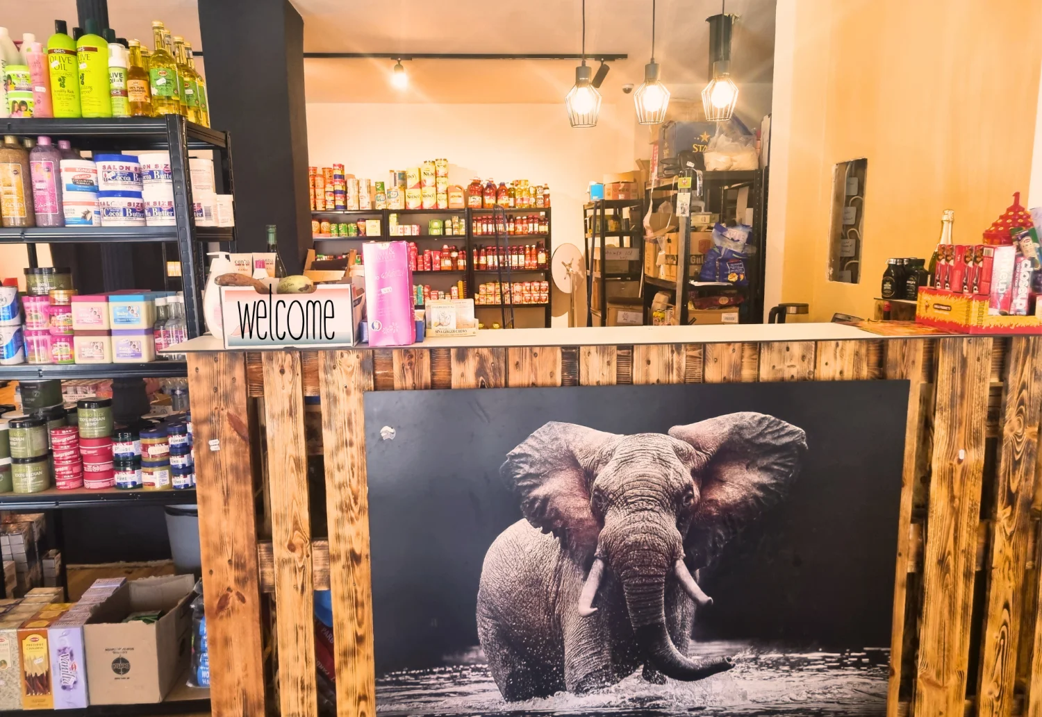 Fantas Afro corner – Empfangstresen